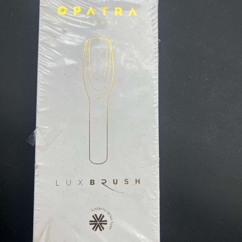 Patra Lux Brush in Gold and White
